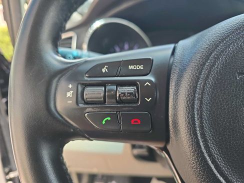 Used 2016 Kia Sedona LX w/ LX Essentials Premium Package FWD image 23