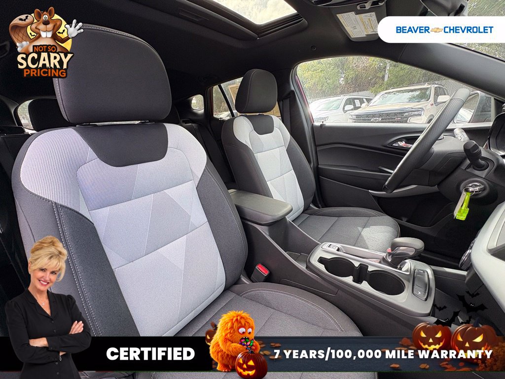 Used 2025 Chevrolet Trax RS w/ Sunroof Package FWD image 31