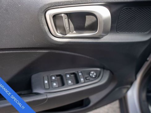 Certified 2023 Hyundai Venue SEL image 16