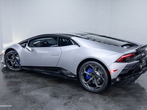 Used 2021 Lamborghini Huracan EVO image 9