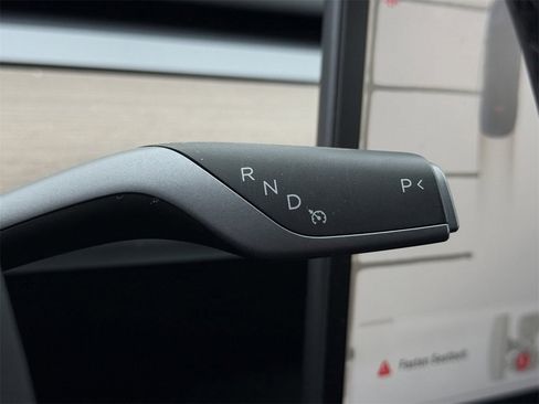 Used 2024 Tesla Model Y Long Range image 17