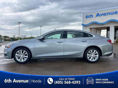 Used 2025 Chevrolet Malibu LT FWD image 2