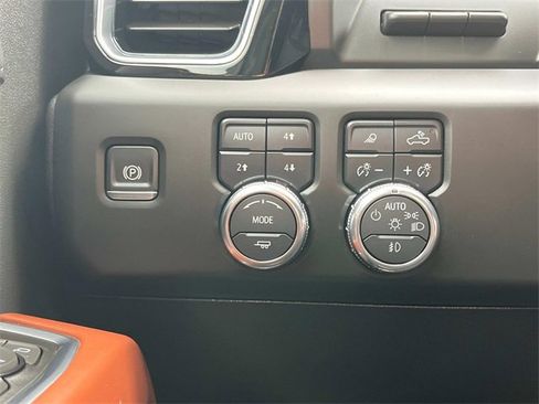 Used 2025 GMC Sierra 3500 Denali Ultimate image 27