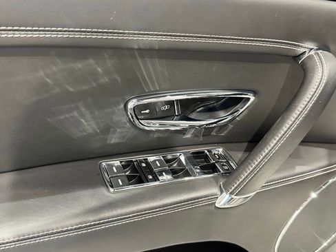 Used 2018 Bentley Flying Spur V8 AWD/4WD image 17