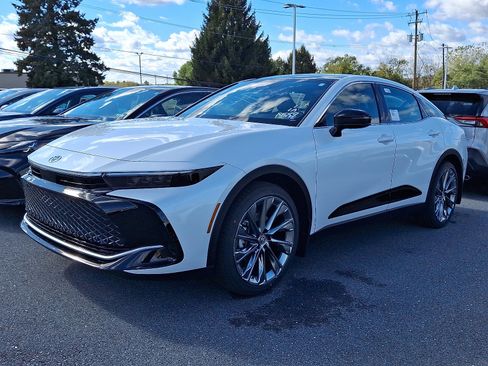 New 2026 Toyota Crown Limited image 3