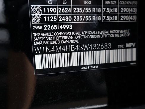 Used 2025 Mercedes-Benz GLB 250 4MATIC image 41