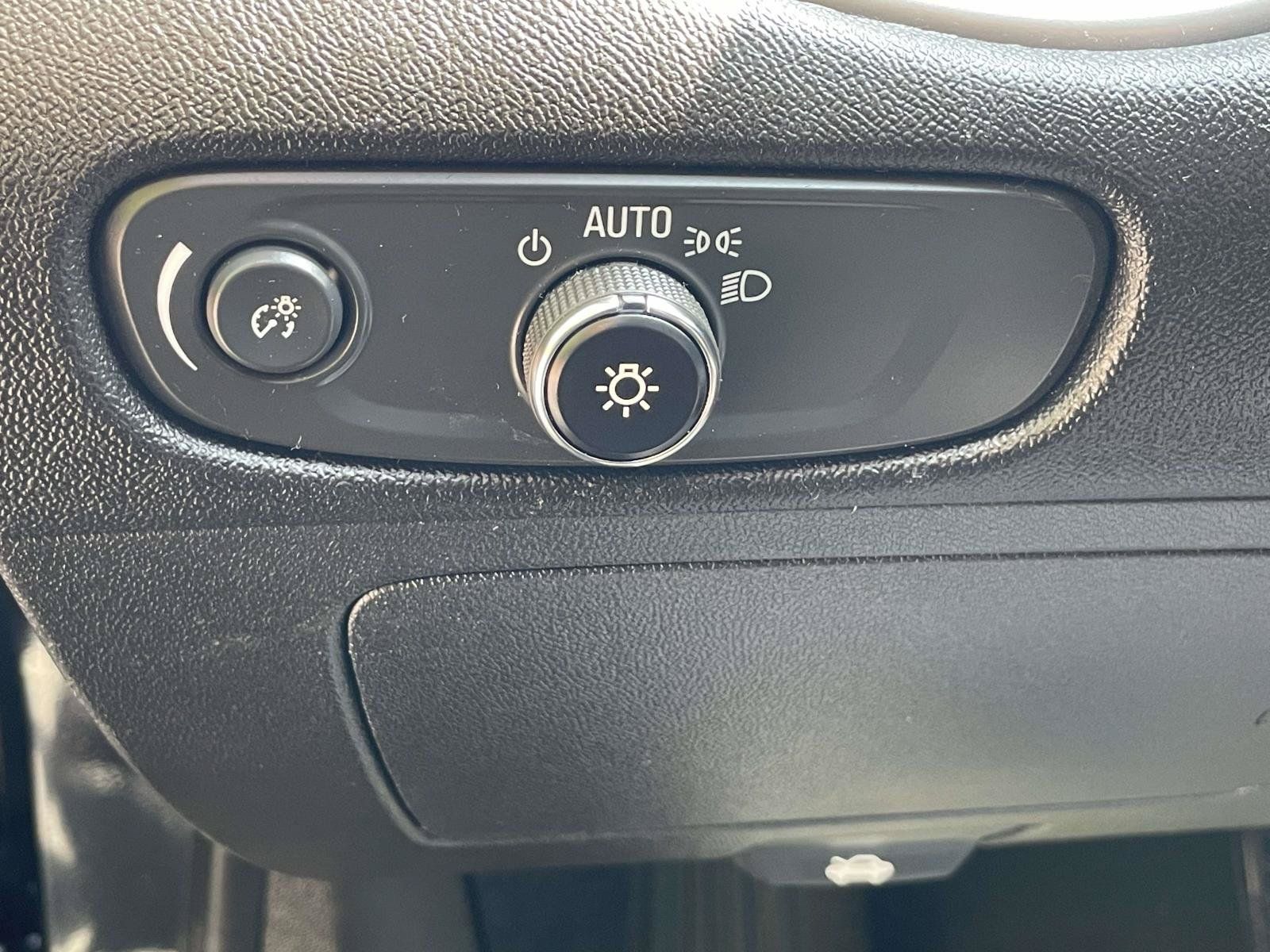 Used 2023 Chevrolet Malibu LT FWD image 18