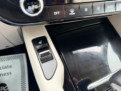 Used 2024 Kia Telluride S image 32