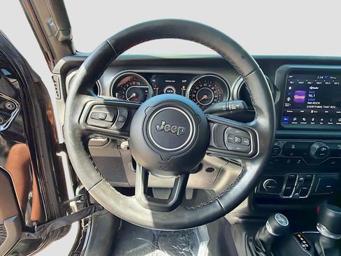 Used 2021 Jeep Gladiator Willys image 34