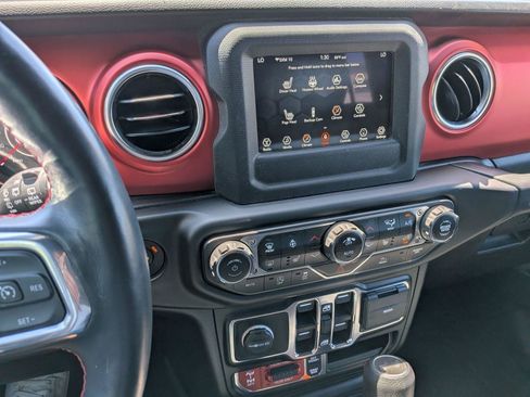 Used 2021 Jeep Wrangler Unlimited Rubicon w/ Cold Weather Group AWD/4WD image 12