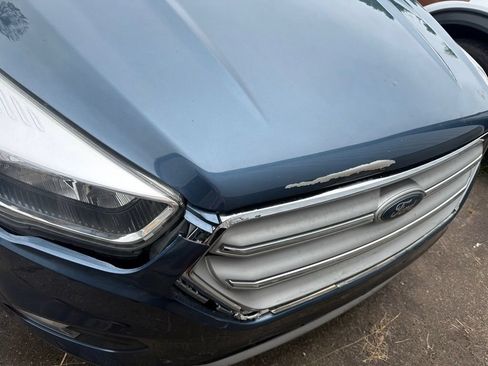 Used 2018 Ford Escape SE w/ SE Sync 3 Package AWD/4WD image 3