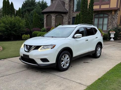 Used 2016 Nissan Rogue SV AWD/4WD image 2
