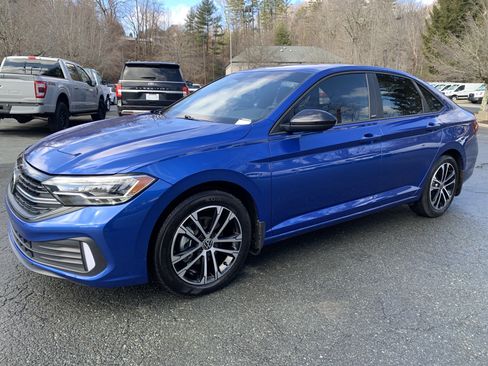 Used 2023 Volkswagen Jetta Sport image 1