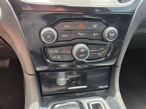 Used 2022 Chrysler 300 S w/ Comfort Group RWD image 27