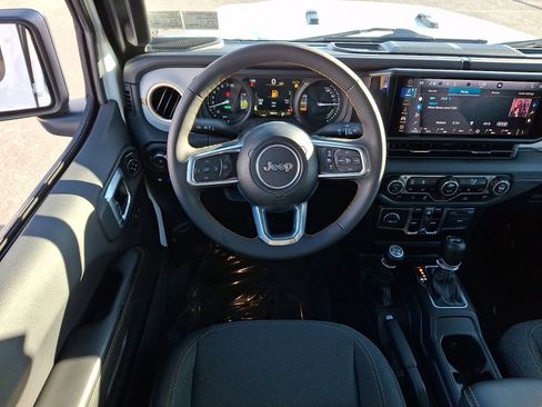 Used 2024 Jeep Wrangler Unlimited Sahara AWD/4WD image 11