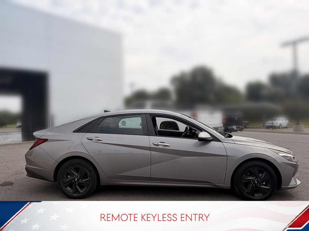 Used 2021 Hyundai Elantra SEL w/ Convenience Package FWD image 4