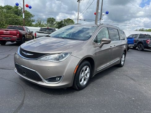Used 2017 Chrysler Pacifica Touring-L Plus w/ Advanced Safetytec Group image 16