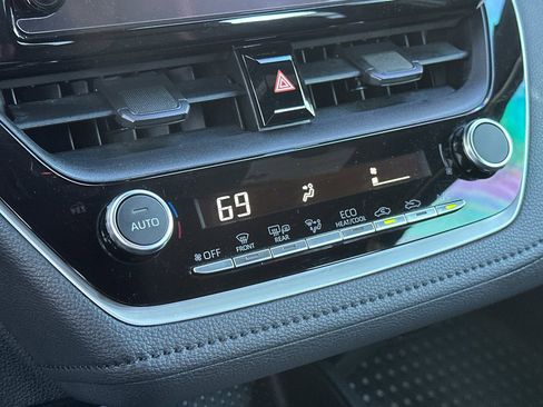 Used 2025 Toyota Corolla SE image 21