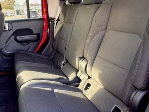 Used 2022 Jeep Gladiator Sport image 12