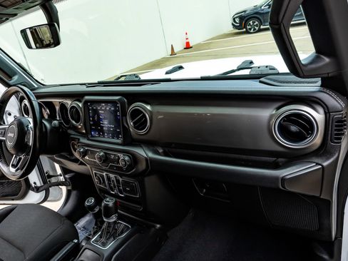 Used 2020 Jeep Wrangler Unlimited Sahara AWD/4WD image 17