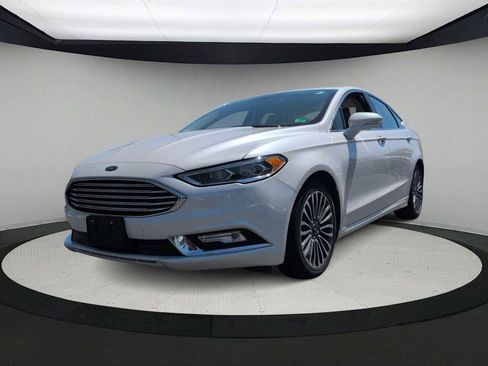 Used 2017 Ford Fusion SE w/ Fusion SE Technology Package AWD/4WD image 4