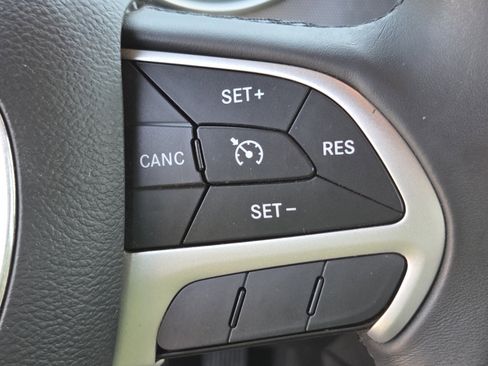 Used 2015 Dodge Charger SXT AWD/4WD image 9