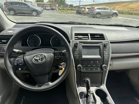 Used 2016 Toyota Camry LE FWD image 7