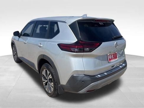 Used 2022 Nissan Rogue SV FWD image 4