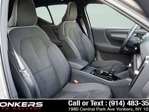 Used 2023 Volvo XC40 B5 Ultimate w/ Protection Package Premier image 26