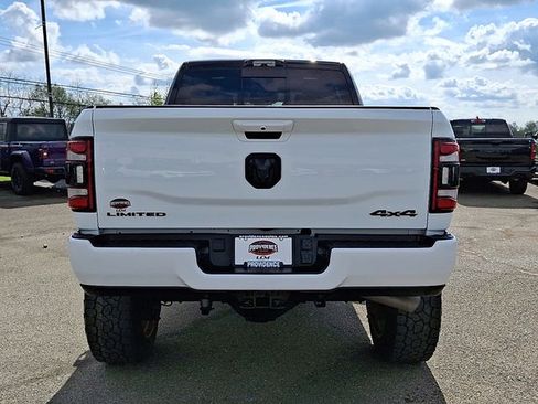 Used 2024 RAM 3500 Limited AWD/4WD image 6