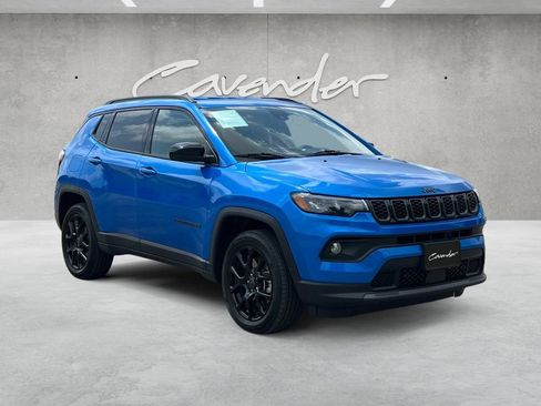 Used 2026 Jeep Compass Latitude AWD/4WD image 2