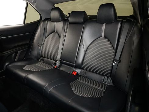 Used 2018 Toyota Camry SE image 18