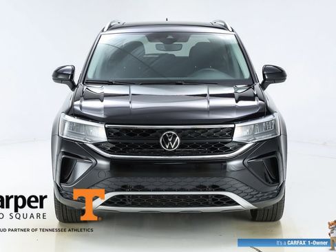 Used 2023 Volkswagen Taos SE w/ Panoramic Sunroof Package FWD image 54