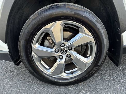 Used 2020 Toyota RAV4 Limited AWD/4WD image 18