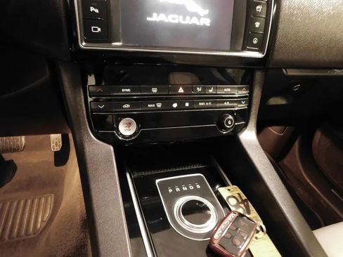 Used 2017 Jaguar F-PACE Prestige image 26