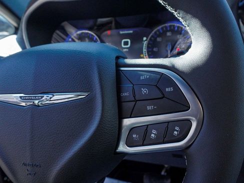 New 2026 Chrysler Pacifica Select image 21