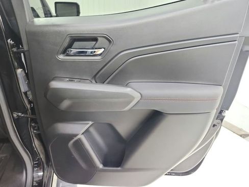 Used 2025 Chevrolet Colorado Z71 w/ Technology Package image 47