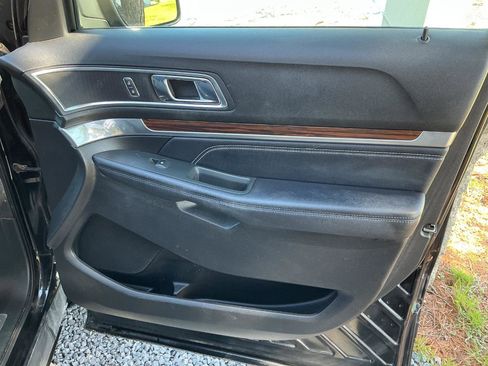 Used 2018 Ford Explorer Limited image 23
