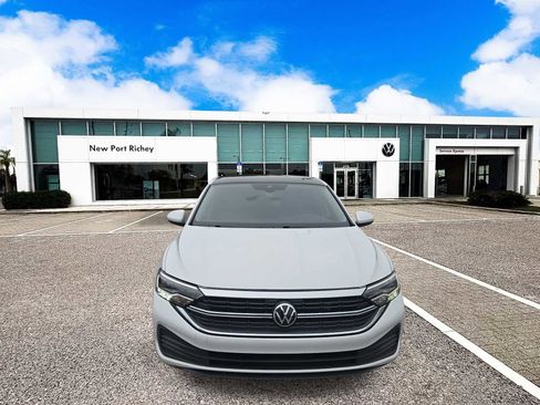 Used 2023 Volkswagen Jetta SE w/ Panoramic Sunroof Package image 3