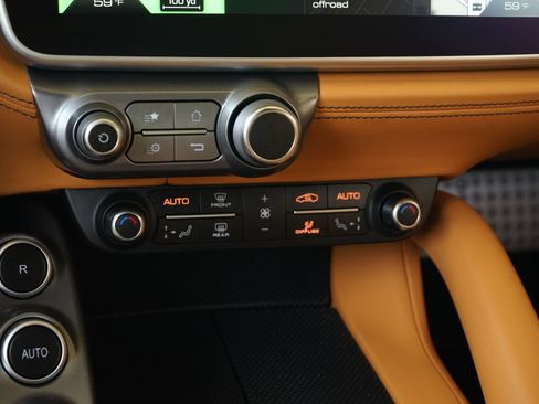 Used 2018 Ferrari GTC4Lusso AWD/4WD image 19