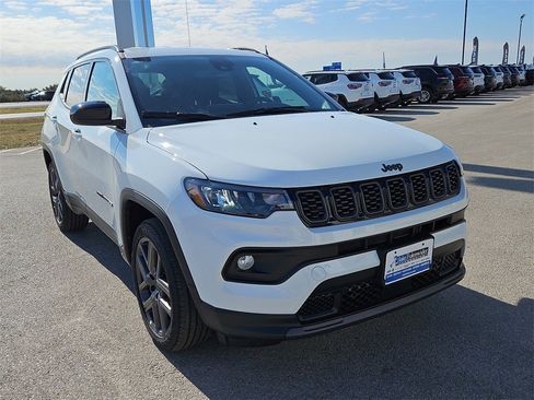 New 2026 Jeep Compass Latitude image 10