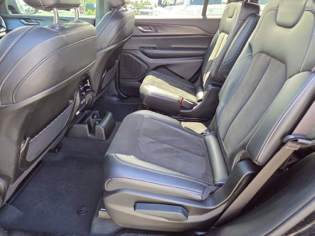 Used 2024 Jeep Grand Cherokee L Altitude AWD/4WD image 25