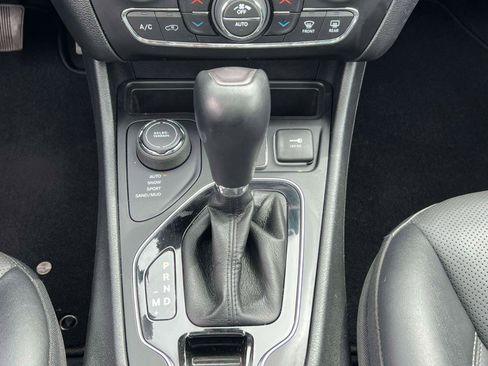 Used 2022 Jeep Cherokee Limited w/ Elite Package AWD/4WD image 28