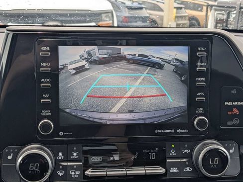 Used 2021 Toyota Highlander XLE FWD image 30