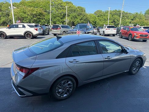 Used 2024 Hyundai Elantra SEL FWD image 4