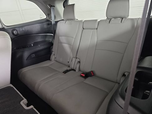 Used 2016 Honda Pilot Touring image 28