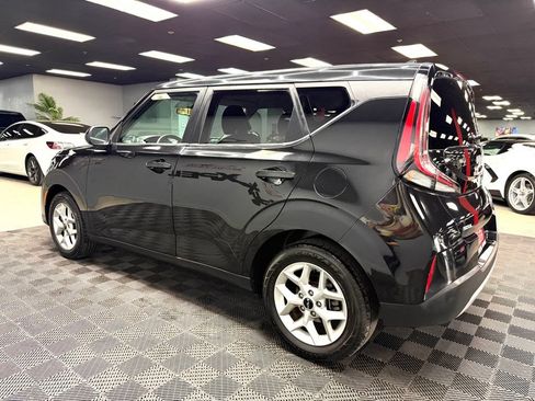 Used 2023 Kia Soul LX w/ Option Group 015 FWD image 8