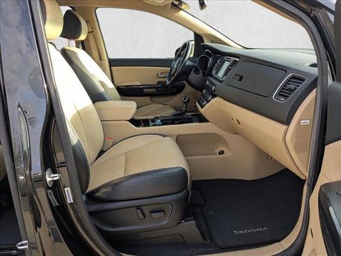 Used 2015 Kia Sedona SX image 19
