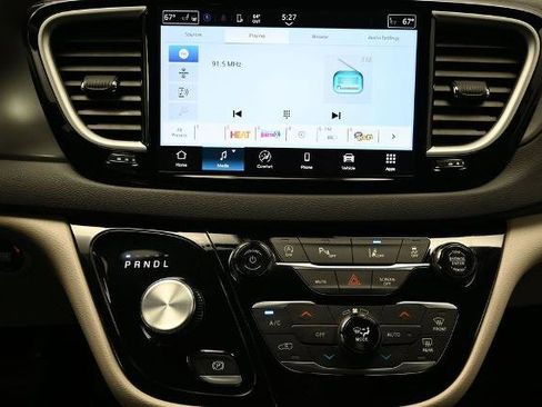 Used 2024 Chrysler Pacifica Touring-L FWD image 29