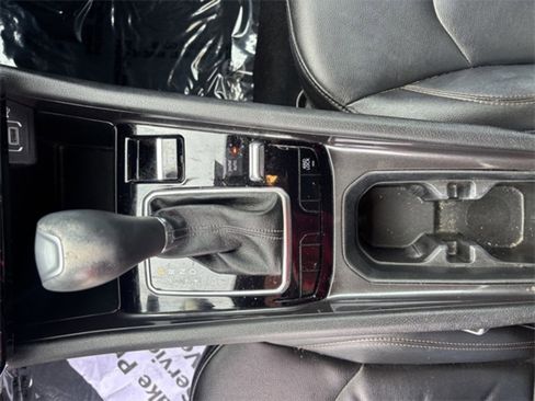 Used 2024 Jeep Compass Latitude image 11